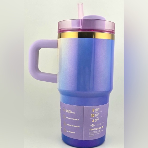 Stanley x Target x Wicked Flowstate
Quencher 20oz Tumbler Glinda - Picture 3 of 5